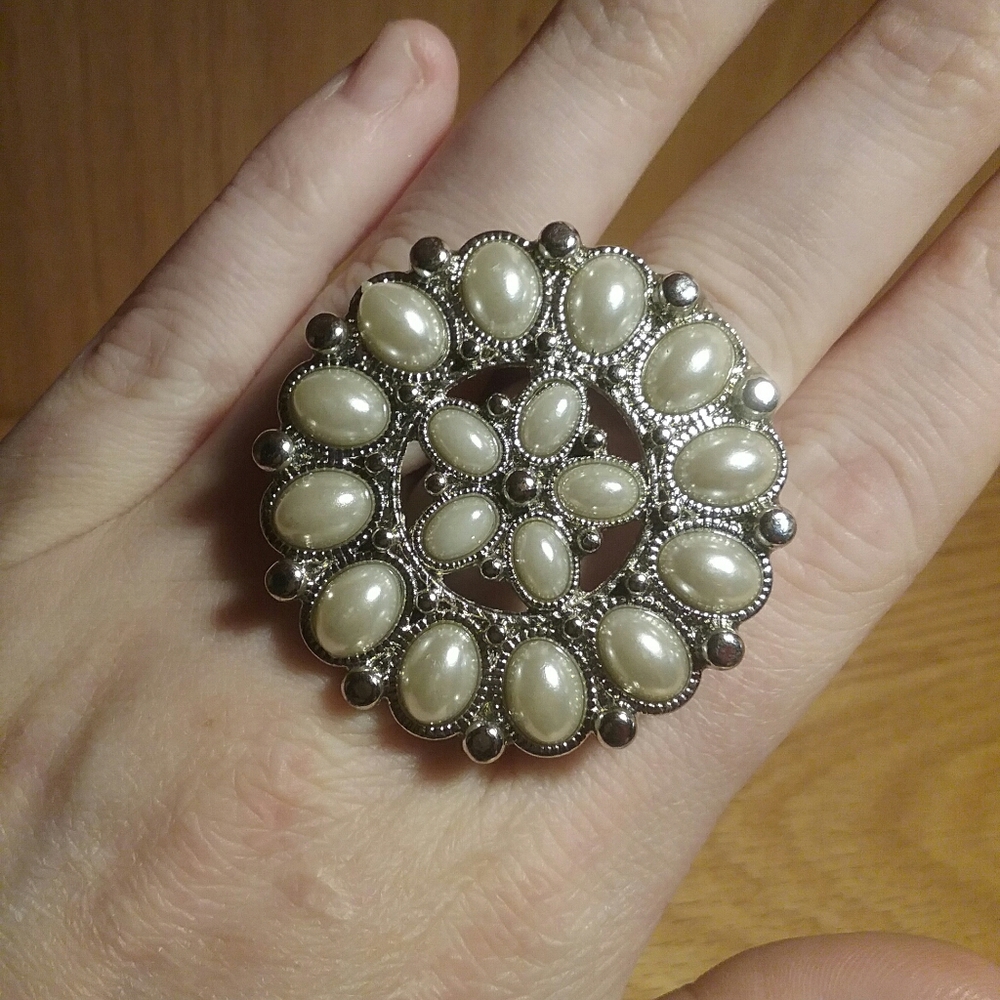 Size 8 Faux Pearl Staement Ring